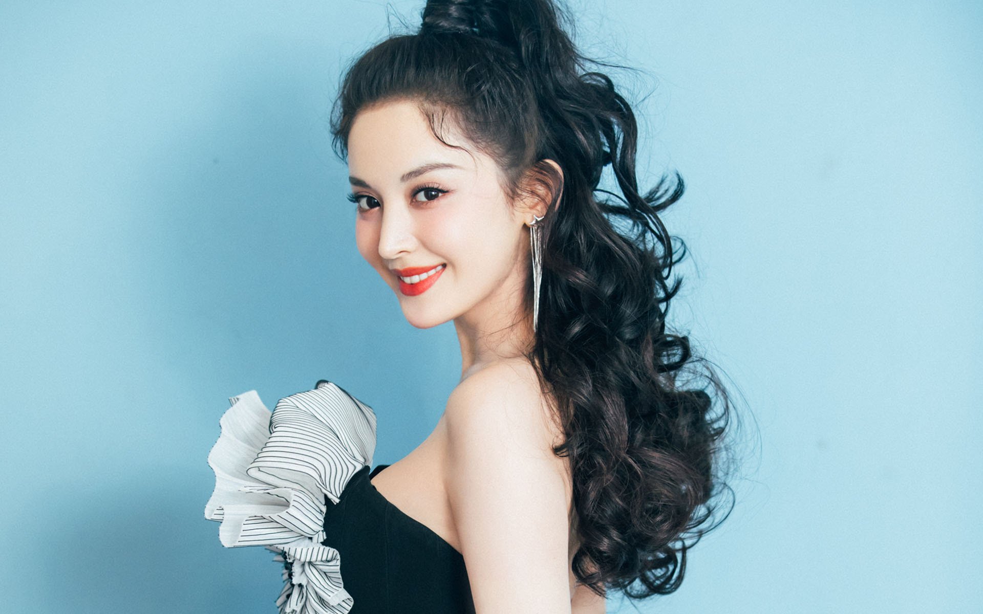 意甲经典战:那不勒斯逆转米兰双雄,激烈程度令人震撼,意甲第二轮那不勒斯对ac米兰